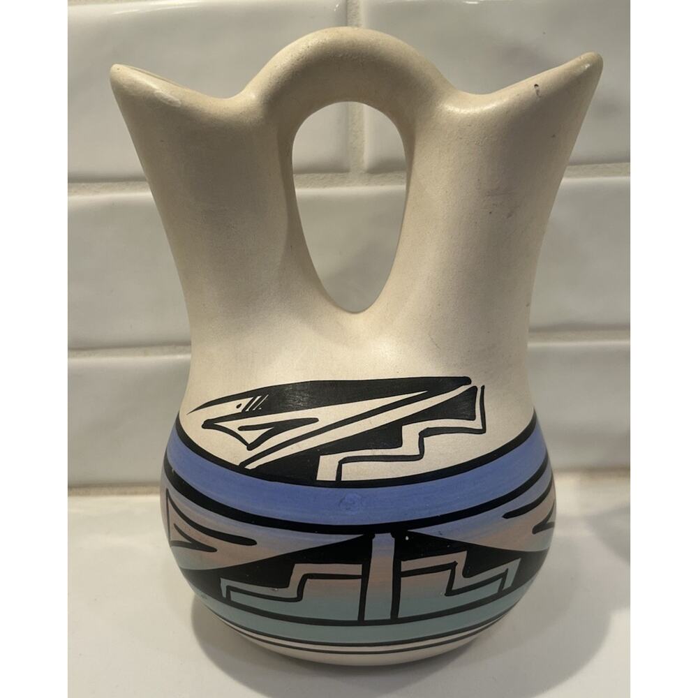 Vtg Native American Navajo Etched White Wedding Vase Artist Signed Tribe USA